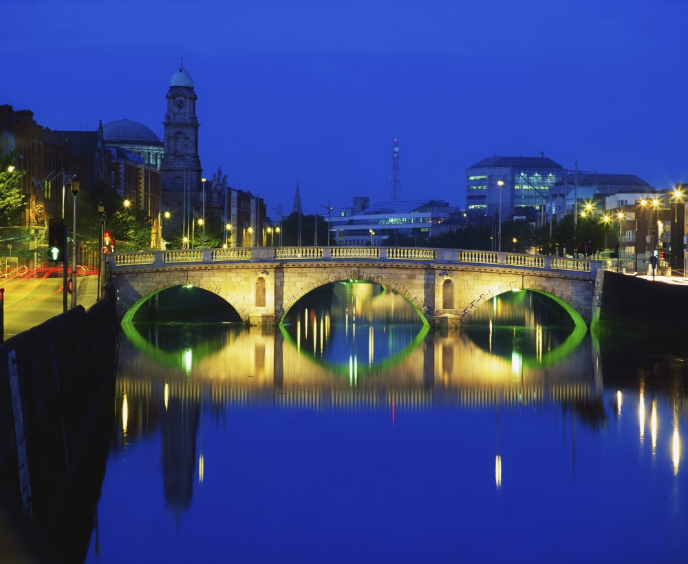 Queens Street Bridge River Liffey Dublin Ireland - Bridge Over River At Night Poster Print By The Irish Image Collection, 32 X 26 - Large