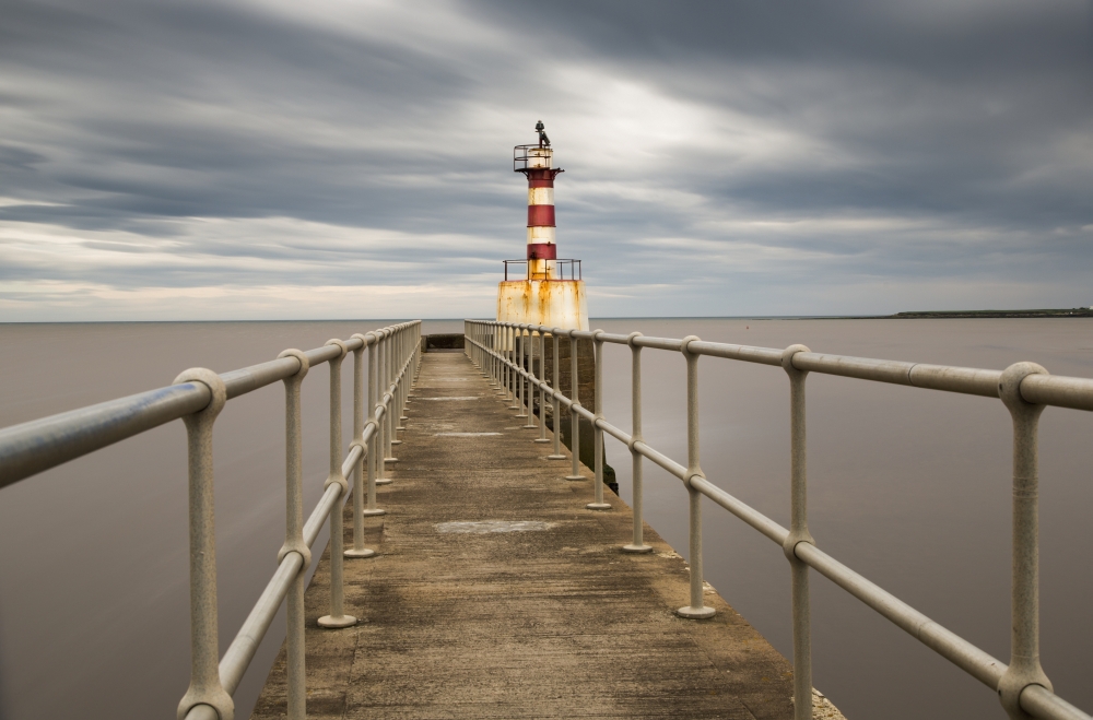 Dpi2114168 A Red & White Striped Lighthouse At The End Of A Pier - Amble Northumberland England Poster Print, 19 X 12
