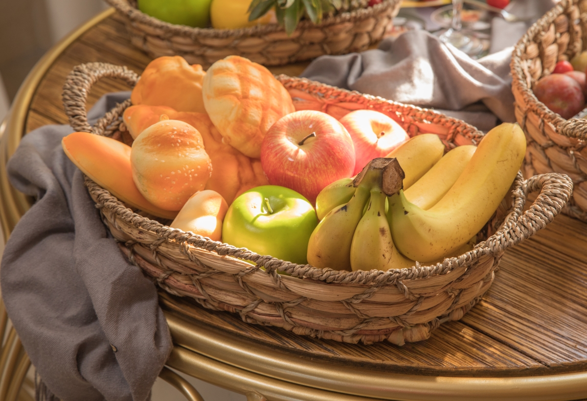 Picture of Vintiquewise QI003546.M.4 4.75 x 17.75 x 11 in. Seagrass Fruit Bread Basket Tray with Handles, Brown - Medium - Set of 4