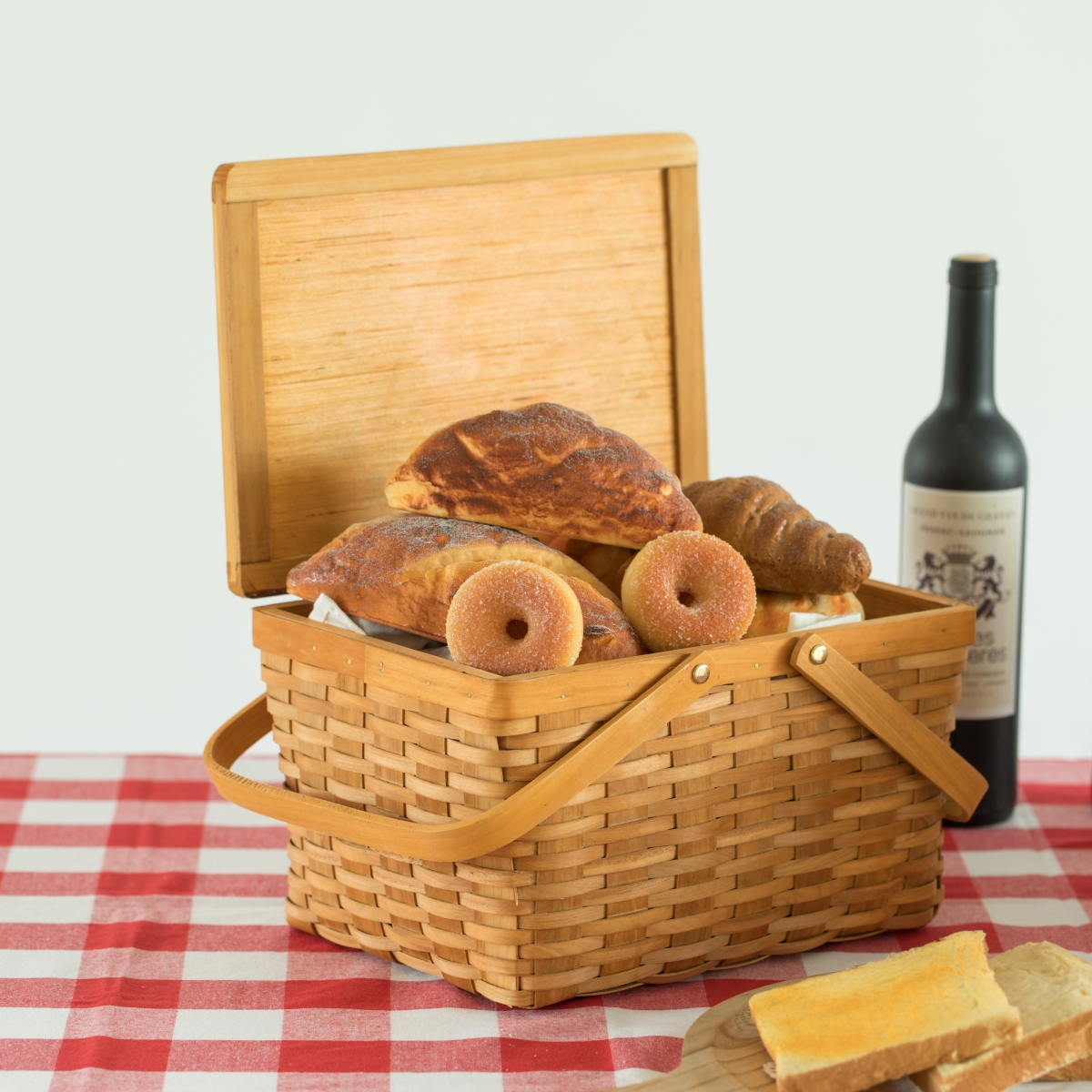 Picture of Vintiquewise QI004013.S 7.5 x 12.5 x 9.5 in. Woodchip Picnic Storage Basket with Cover & Movable Handles, Brown - Small