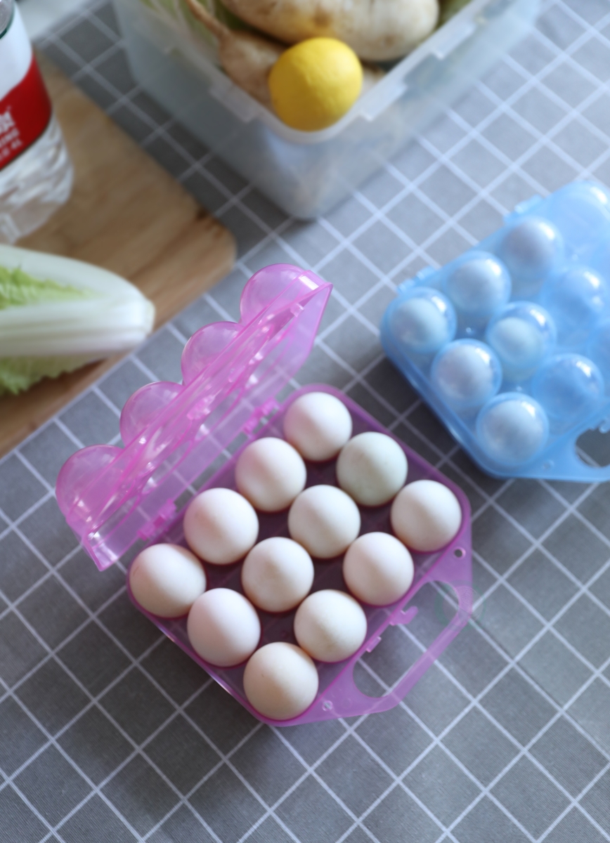 Picture of Basicwise QI003329P Clear Plastic Egg Carton, 12 Egg Holder Carrying Case with Handle, Pink