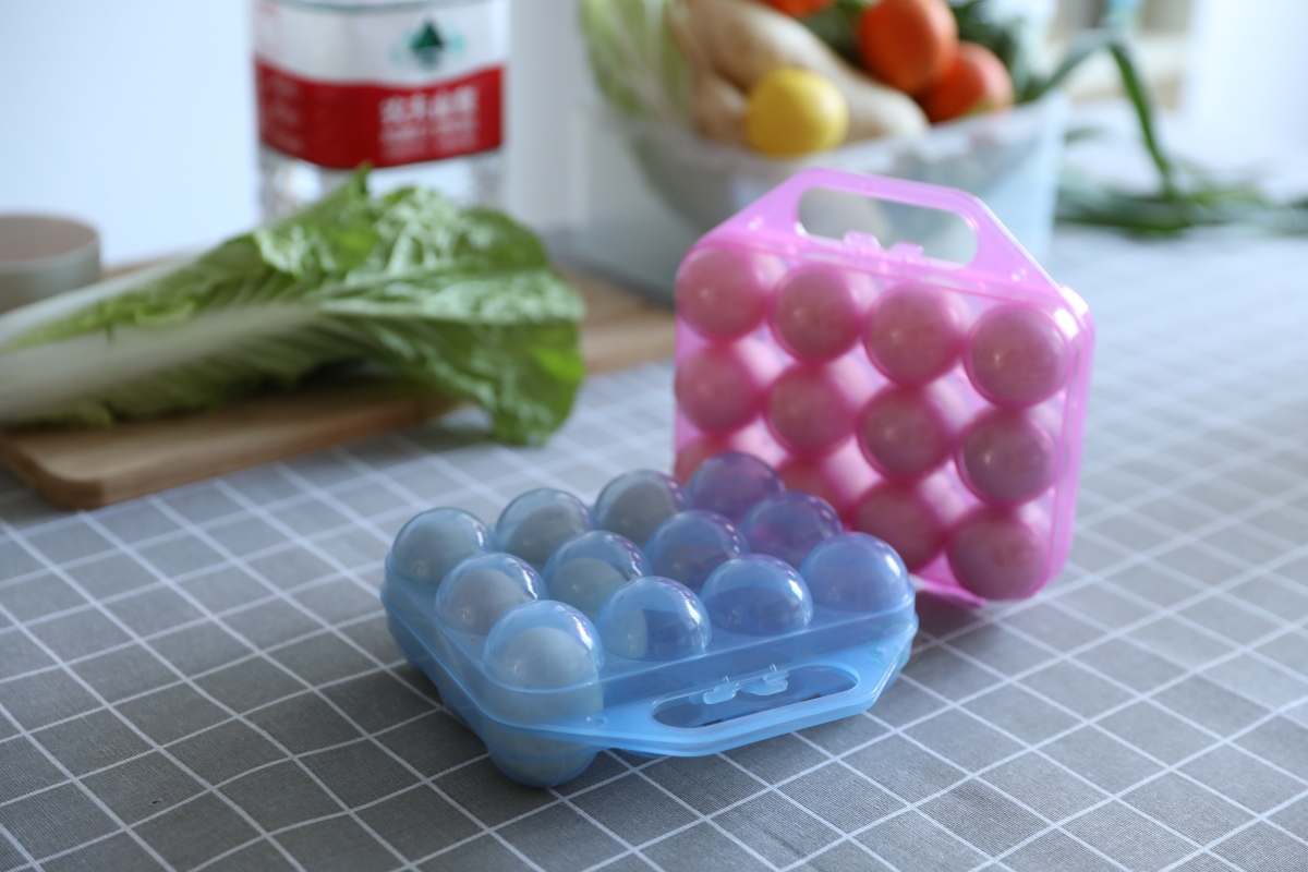 Picture of Basicwise QI003329BP Clear Plastic Egg Carton, 12 Egg Holder Carrying Case with Handle, Set of 2