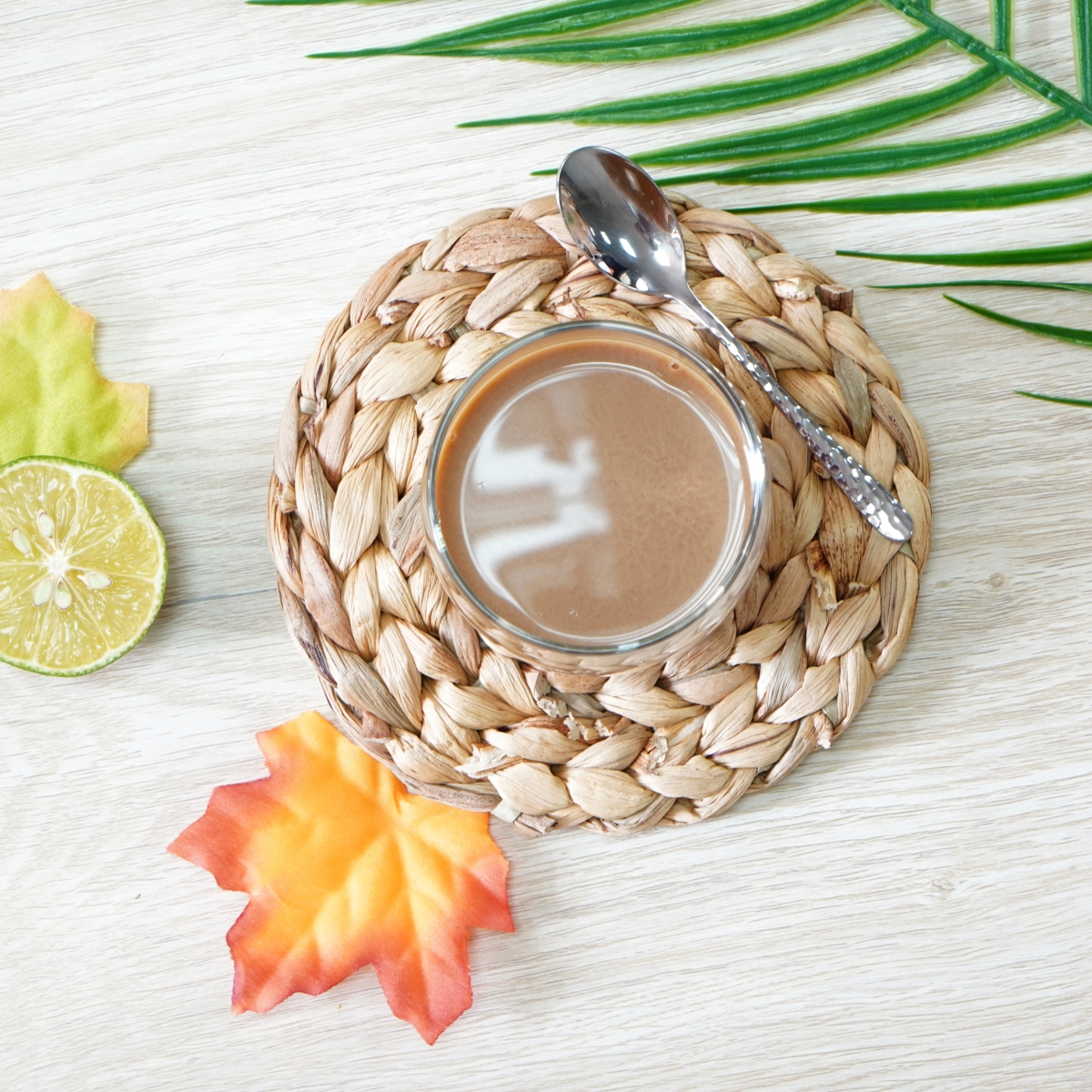Picture of Vintiquewise QI004238-15 Set of 4 Decorative Round 15'' Natural Woven Handmade Water Hyacinth Placemats