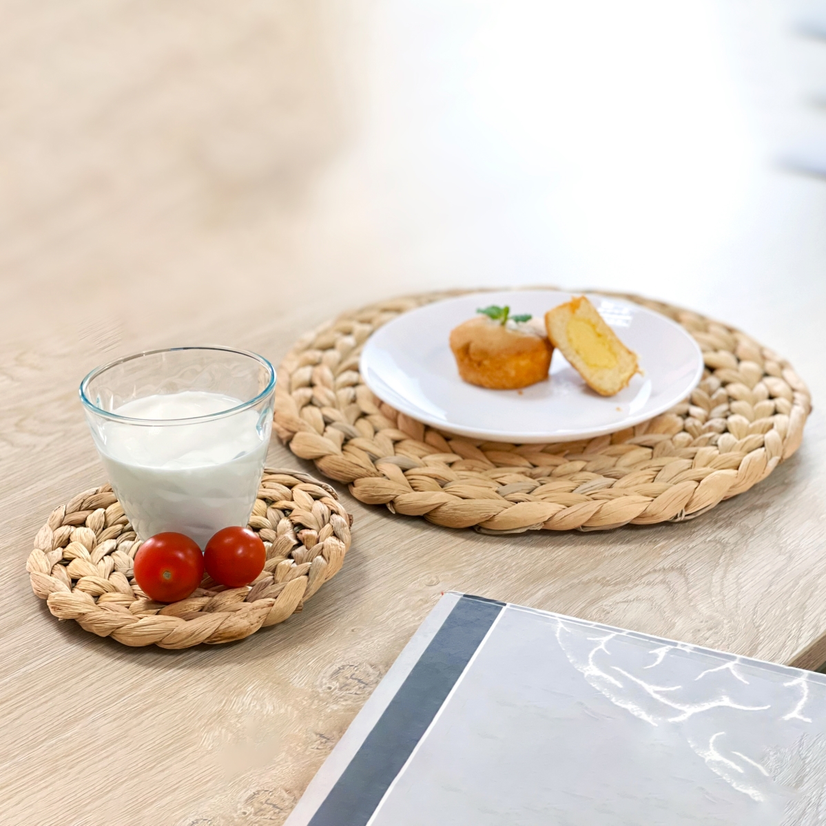 Picture of Vintiquewise QI004238-15 Set of 4 Decorative Round 15'' Natural Woven Handmade Water Hyacinth Placemats