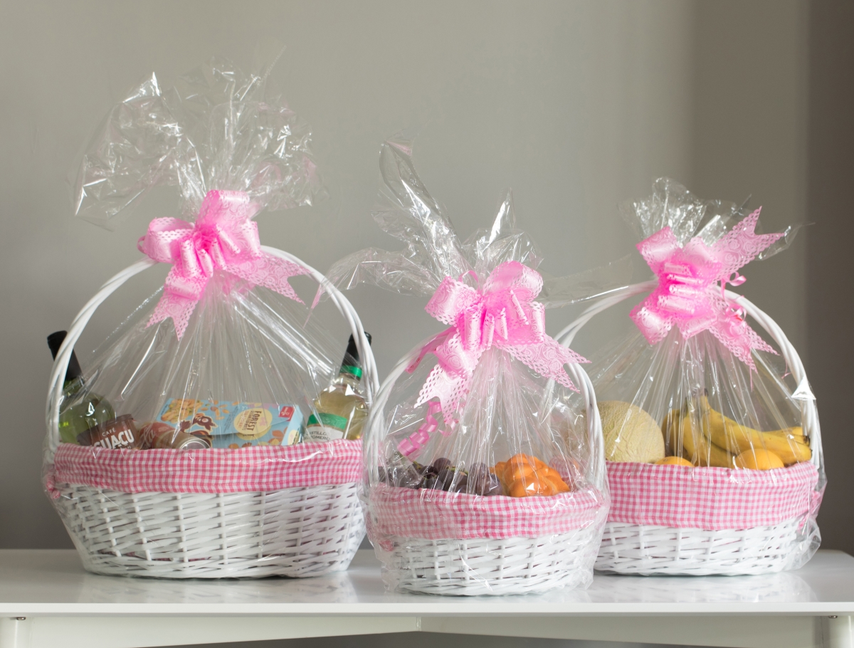 Picture of Vintiquewise QI004550PK.3 White Round Willow Gift Basket, with Pink and White Gingham Liner and Handles, Set of 3
