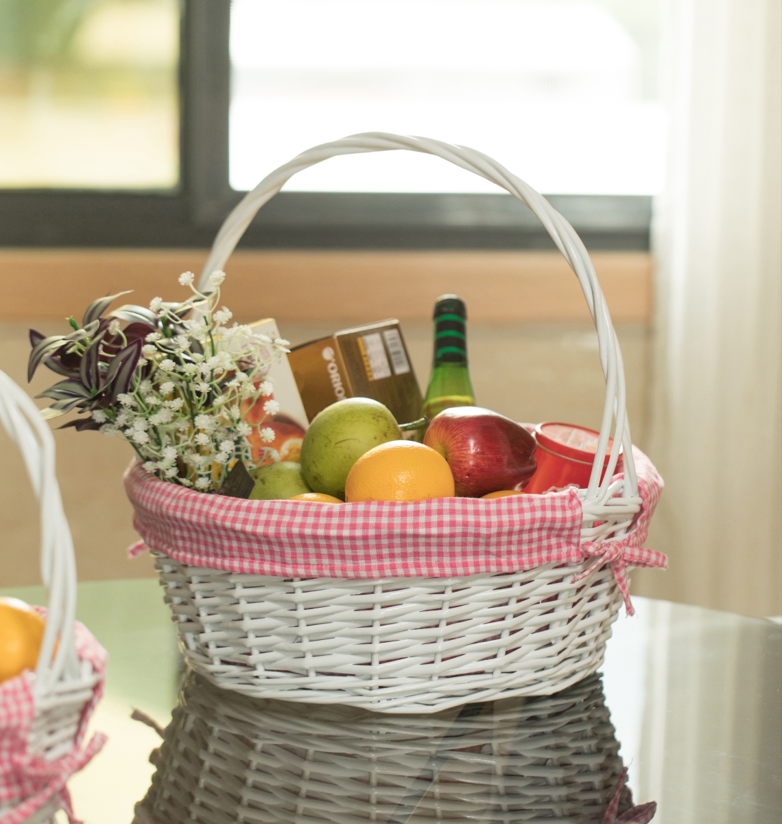 Picture of Vintiquewise QI004550PK.L White Round Willow Gift Basket, with Pink and White Gingham Liner and Handles, Large