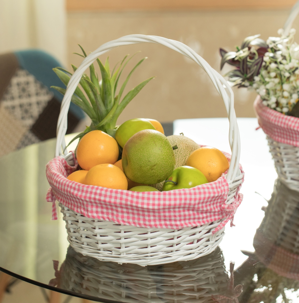 Picture of Vintiquewise QI004550PK.M White Round Willow Gift Basket, with Pink and White Gingham Liner and Handles, Medium