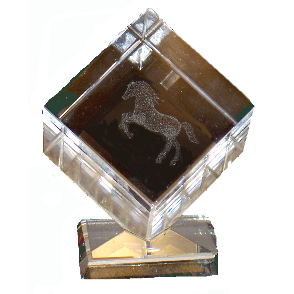 600102 Crystal Weight Rearing Horse On Crystal Base