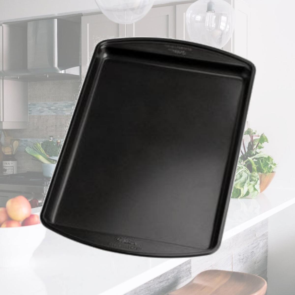 Picture of Wilton 56062-6 Wilton Perfect Results Medium Cookie Pan