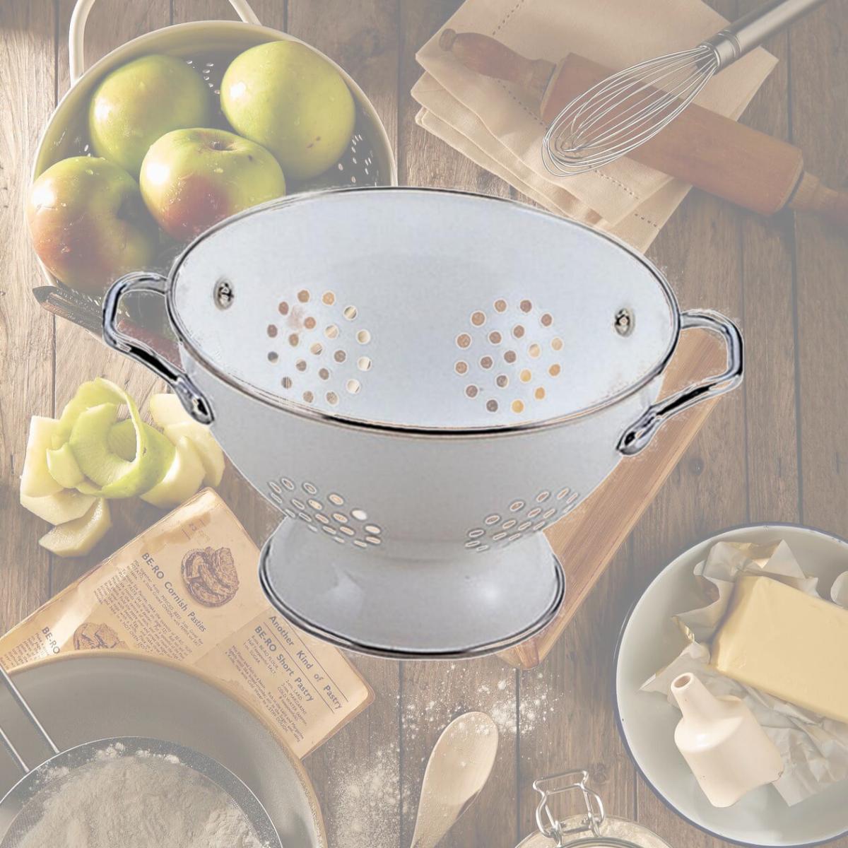 Picture of Reston Lloyd 08300 Calypso Basics 1.5qt Colander  White