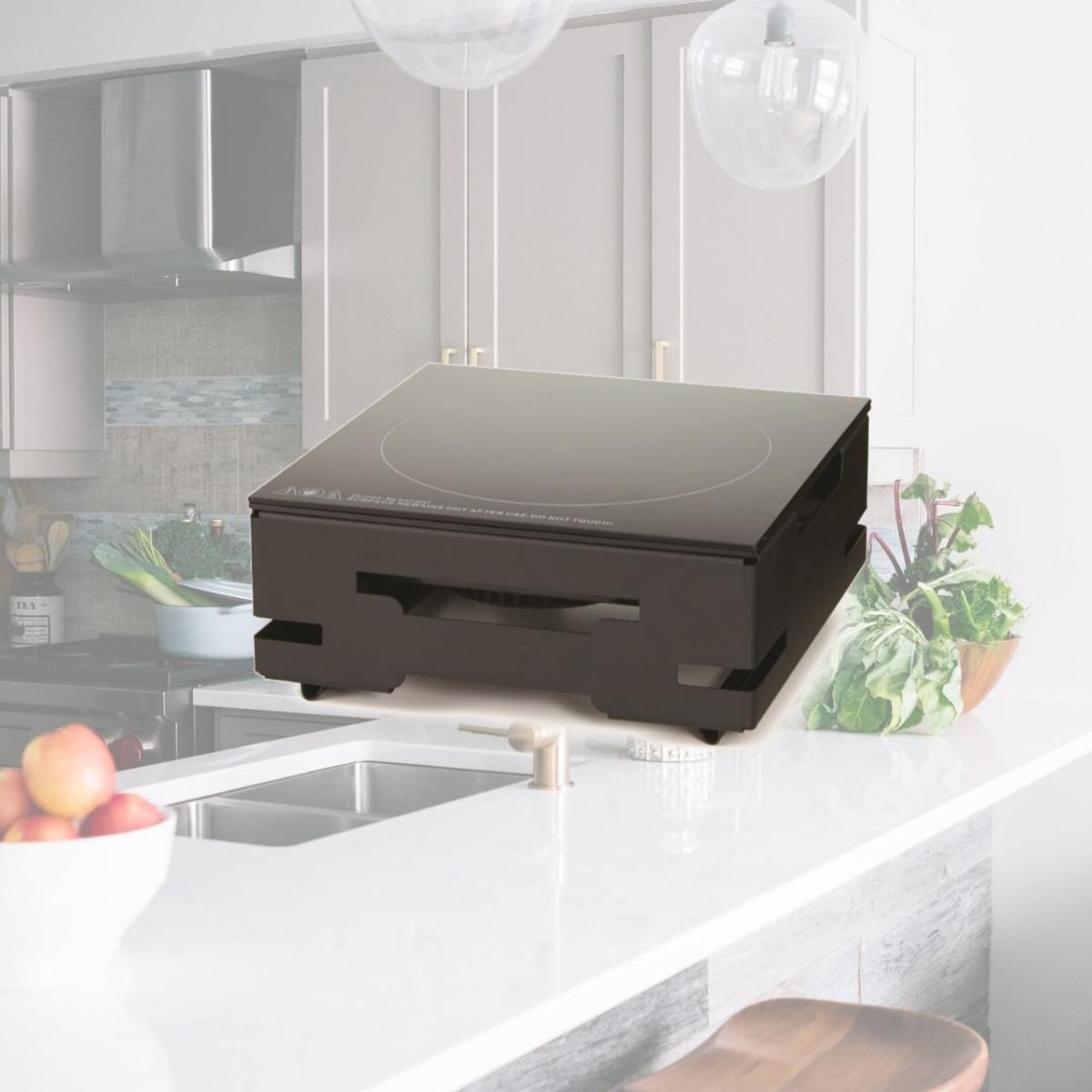 Picture of Rosseto Serving Solutions SM381 Multi-Chef Single Touch Top Induction Heater (120V~ 60H) with 5' Black Matte Base