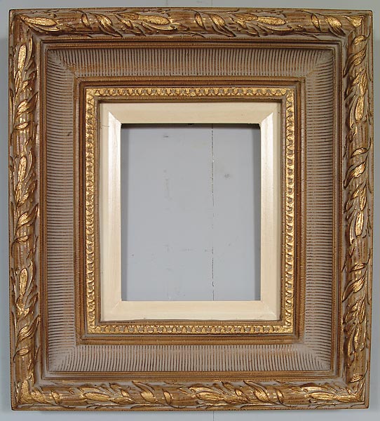 10026538 Large Ribbed Foliate Frame, Gold - 08 X 10ag