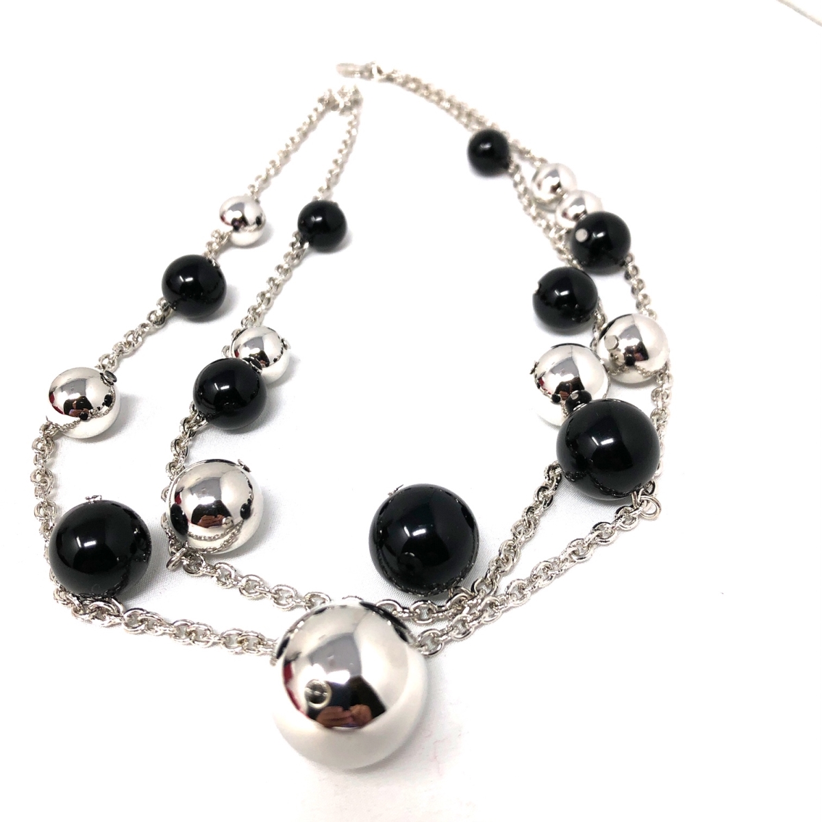 Q2981ok-blk-wht Fashion Necklace - Black & White