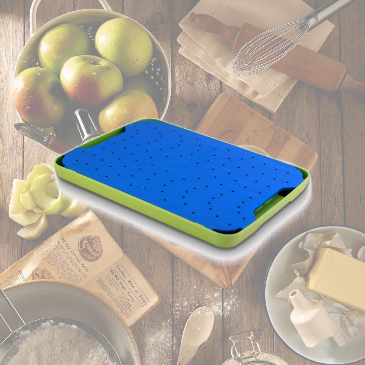 Picture of Simpleware BLU205 Flow Juice Catching Cutting Board Slim Non Slip- Blue-Green