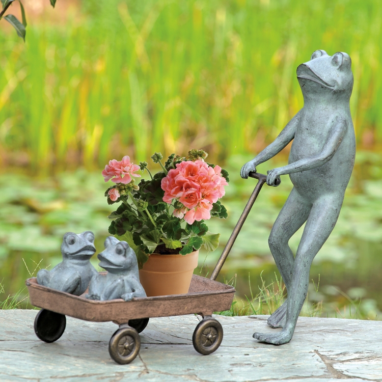 34550 Frog Family With Wagon Planter