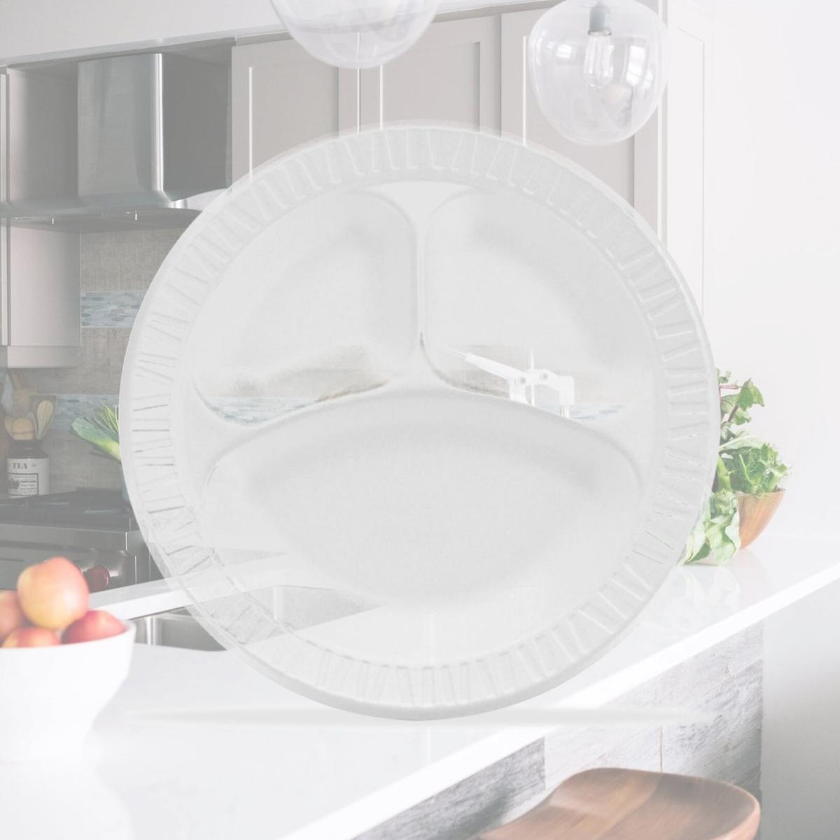 Picture of Solo Foodservice DCC10CPWCR 10 in. Unlaminated Plates, 500 Count - White