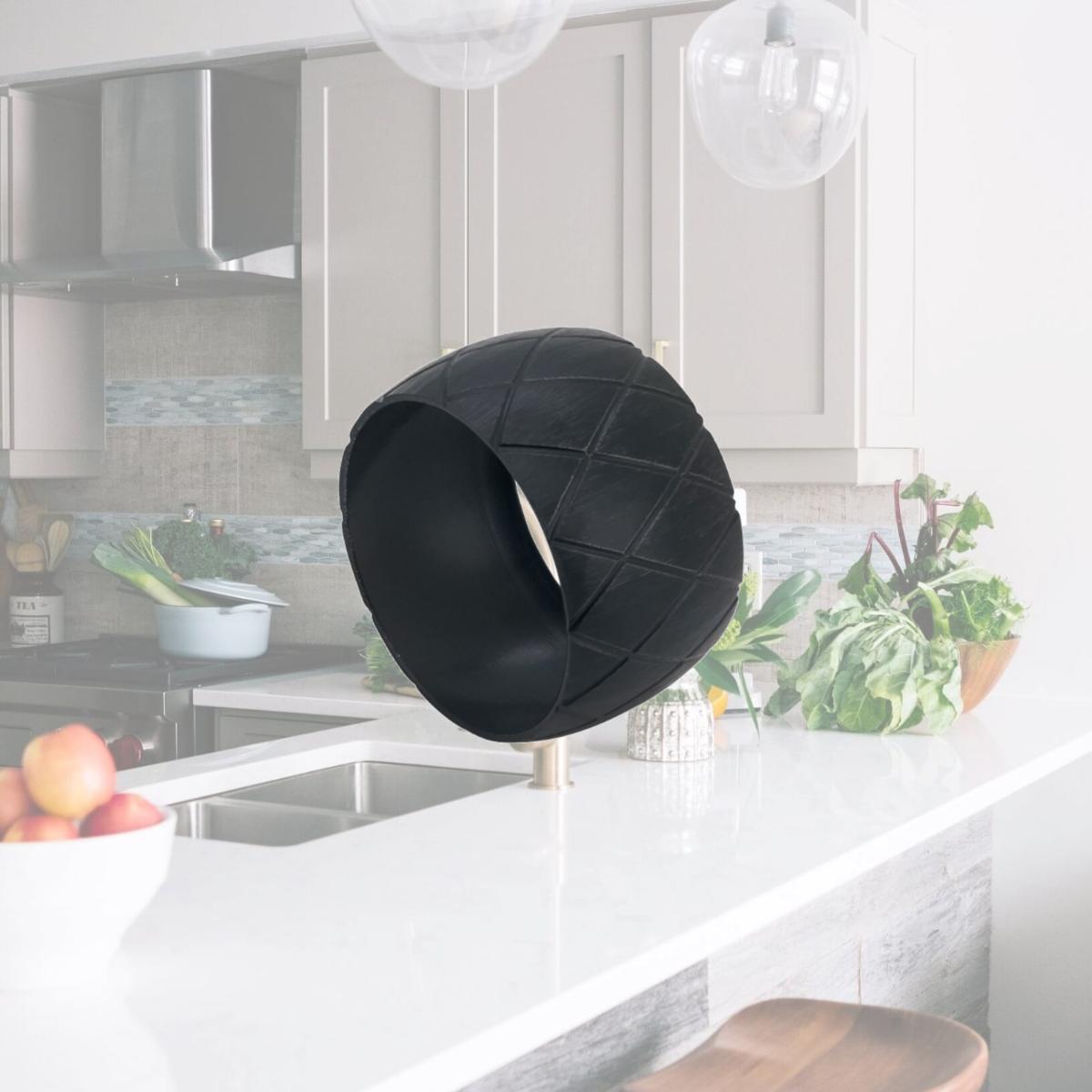 Picture of Saro Lifestyle NR642.BK Harlequin Napkin Rings, Black - Set of 4