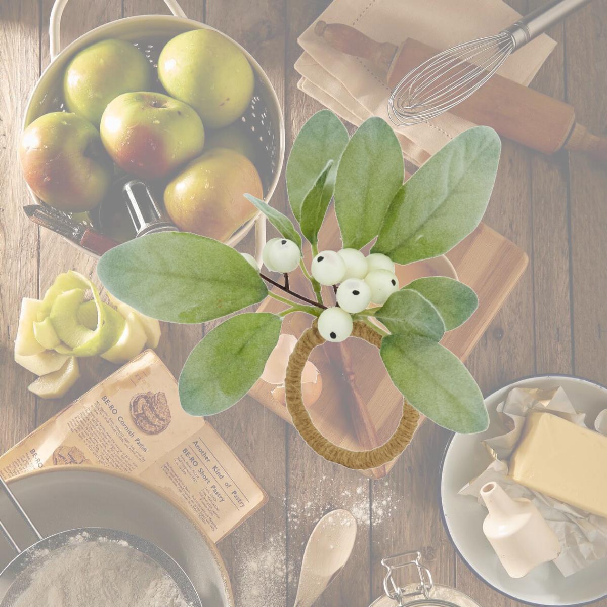 Picture of Saro Lifestyle NR860.G Rustic Charm White Berry Napkin Ring, Green - Set of 4