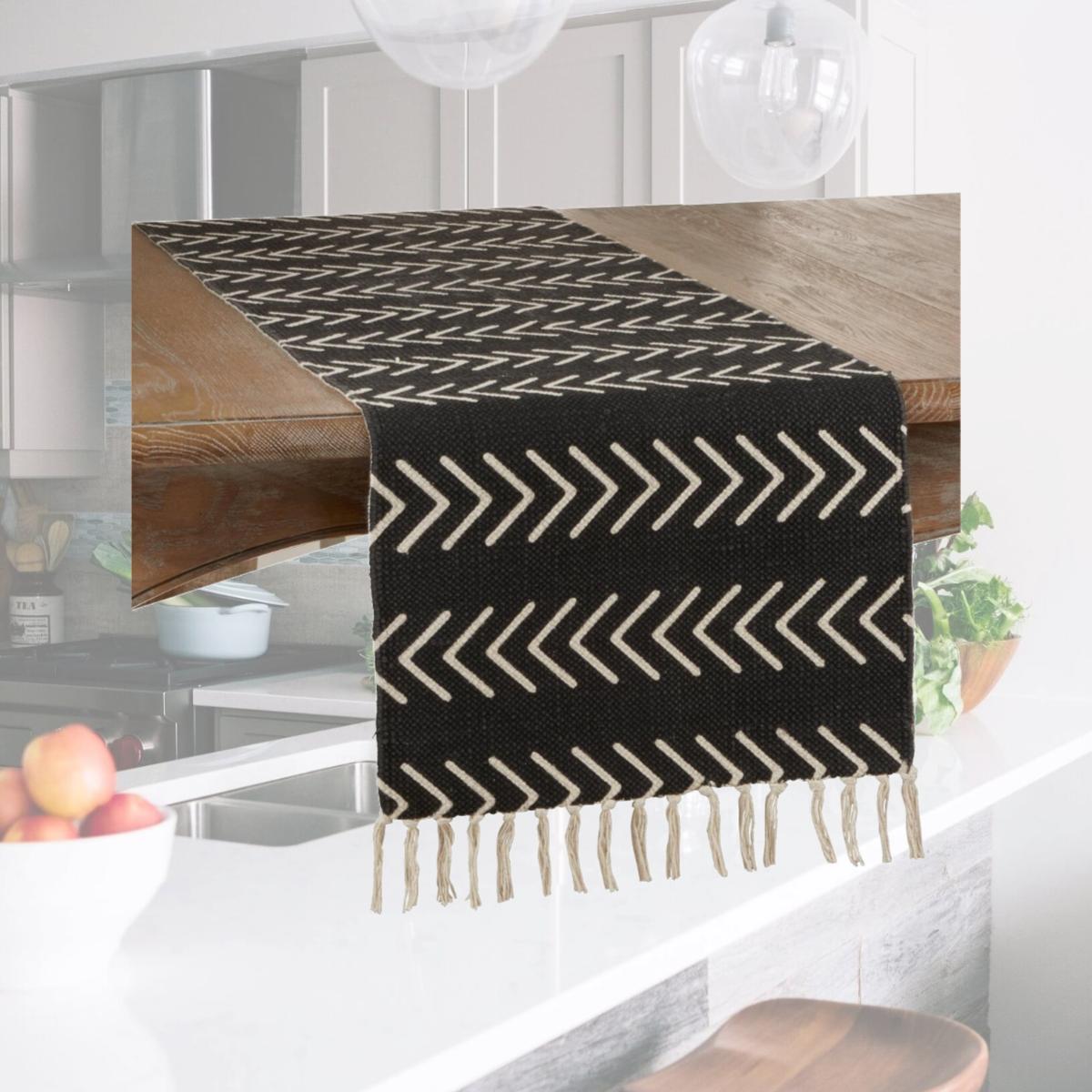 Picture of SARO 1603.BK1672B 16 x 72 in. Oblong Chevron Design Table Runner  Black