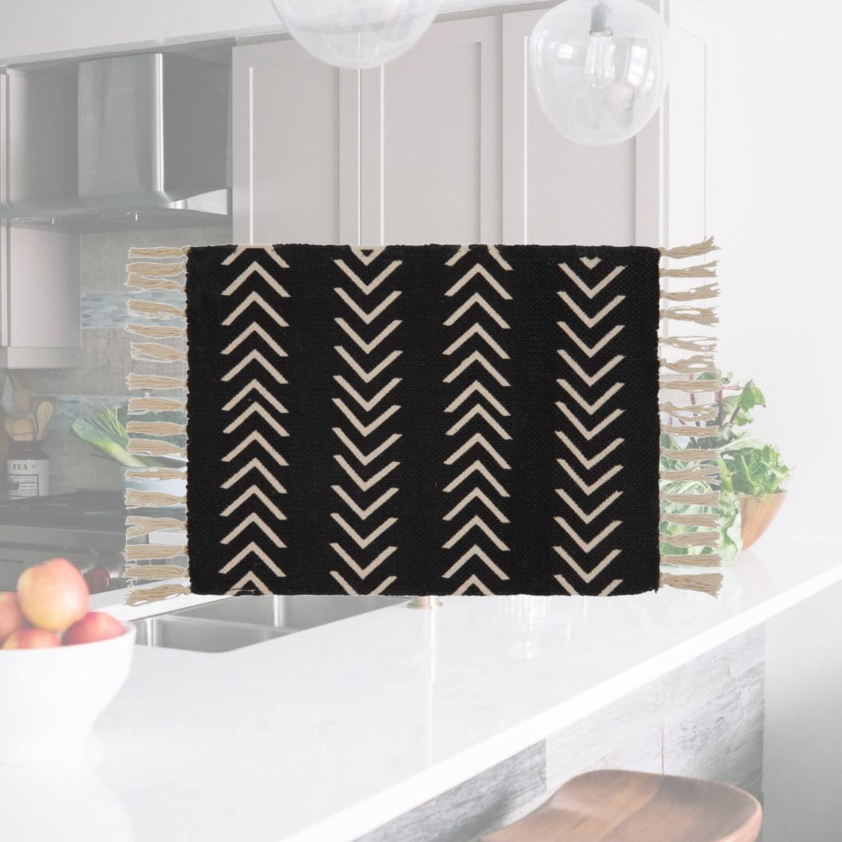 Picture of SARO 1603.BK1420B 14 x 20 in. Oblong Cotton Placemats with Black Chevron Design - Set of 4