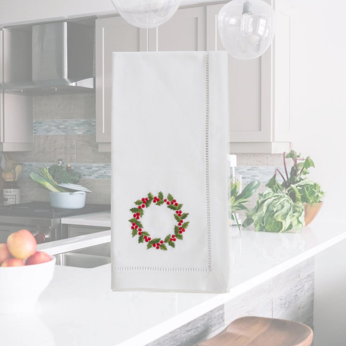 Picture of Saro Lifestyle NM173.W20S 20 x 20 in. Embroidered Wreath Cotton Napkins, White - Set of 6