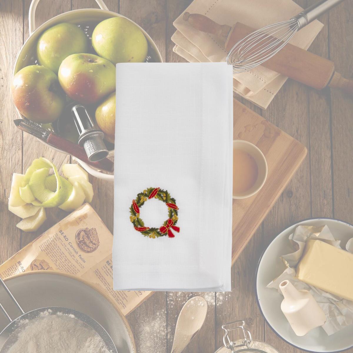 Picture of Saro Lifestyle YP174.W20S 20 in. Embroidered Wreath Table Napkins, White - Set of 4