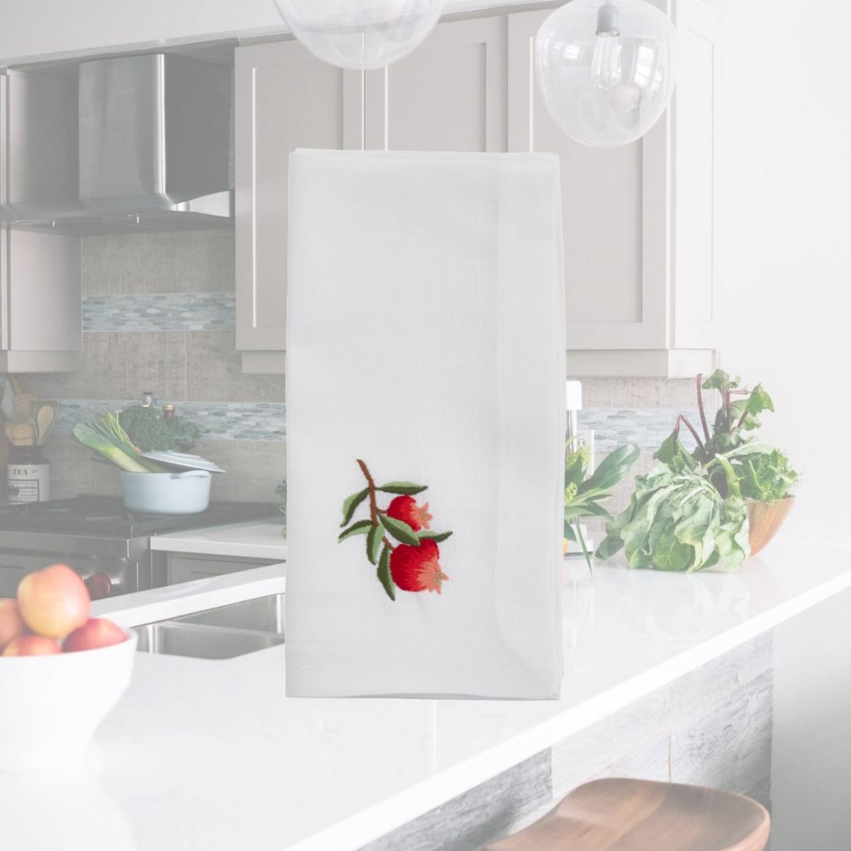 Picture of Saro Lifestyle YP159.W20S 20 in. Embroidered Large Pomegranate Table Napkins, White - Set of 4