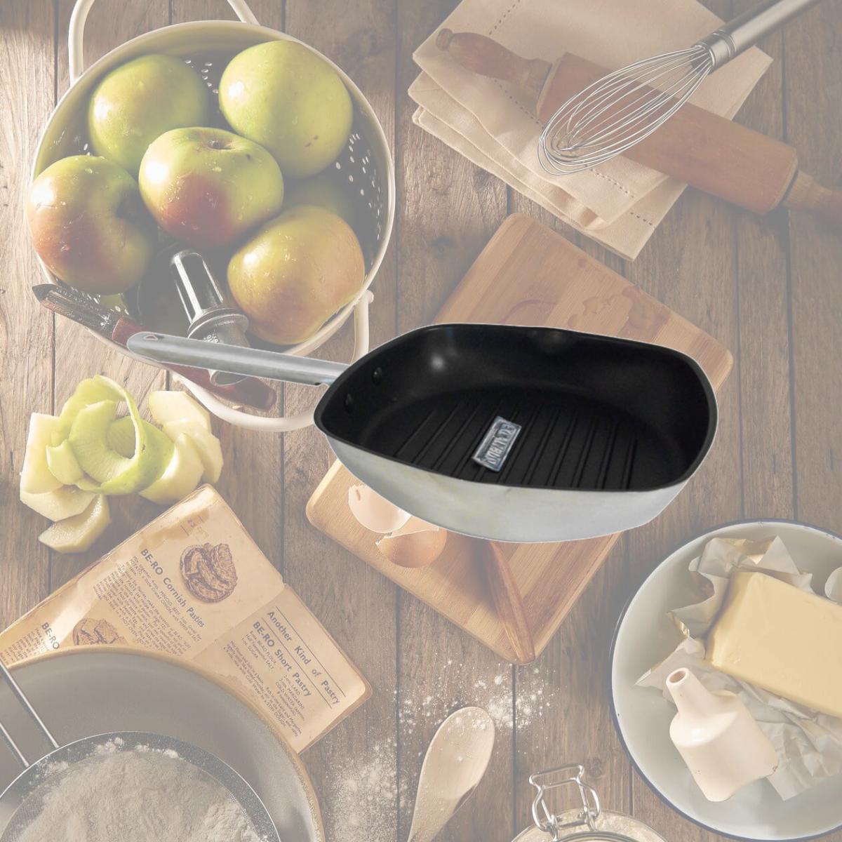 Picture of Sunpentown HK-G950 9.5'' Non-Stick Grill Pan with Excalibur Coating