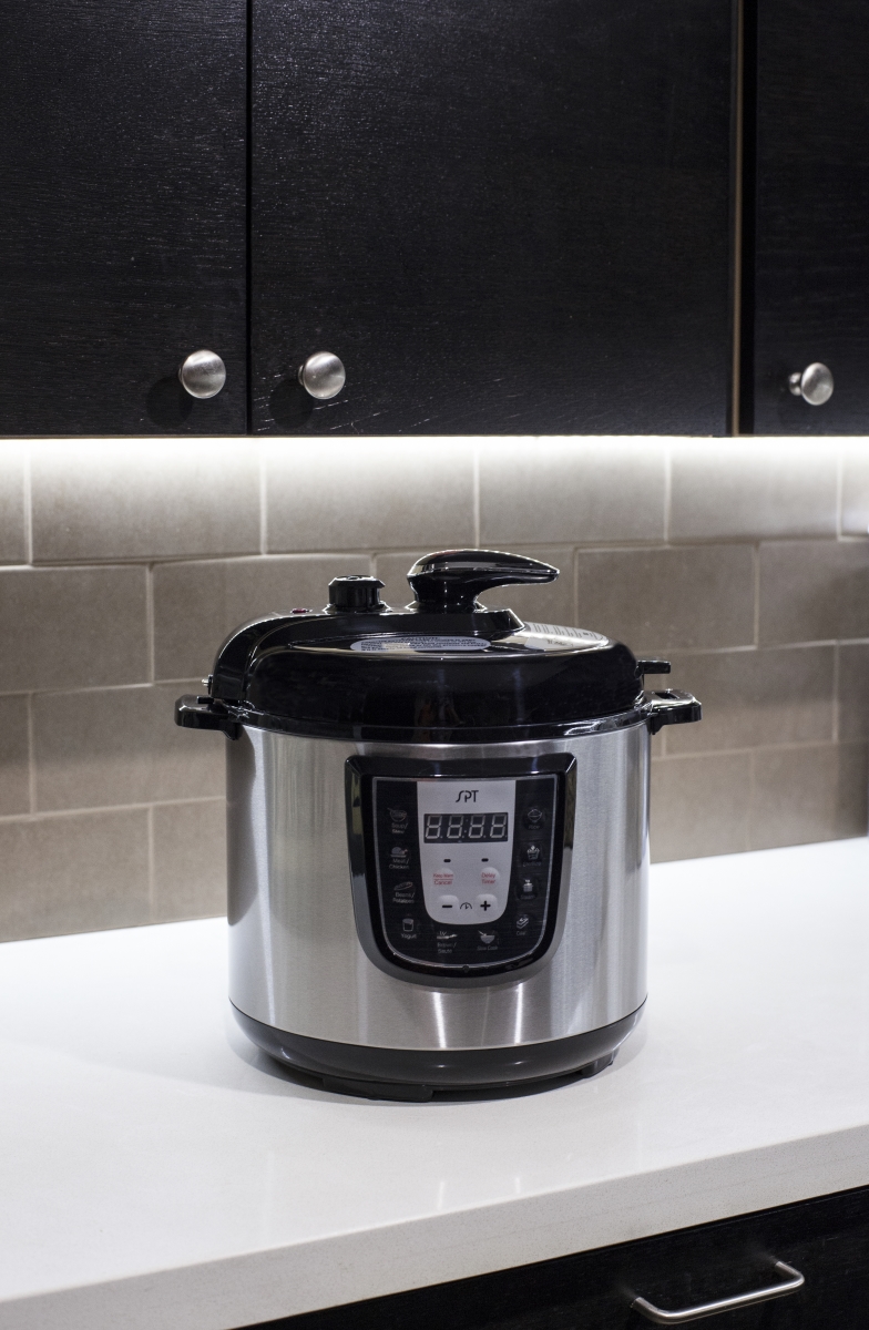 Picture of SPT EPC-14DA 6 qt. Electric Stainless Steel Pressure Cooker