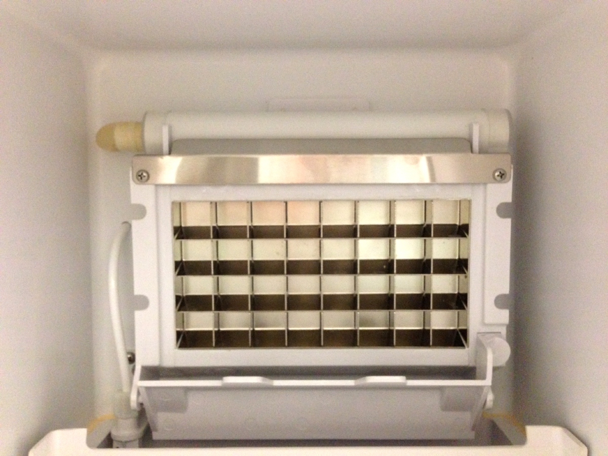 Picture of Sunpentown IM-60YUSA Stainless Steel Under-Counter Ice Maker