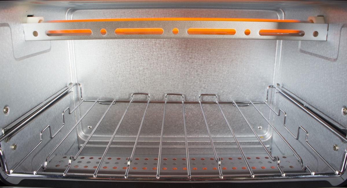 Picture of SPT SO-0972WA Easy Grasp 2 Slice Countertop Toaster Oven, Glossy White
