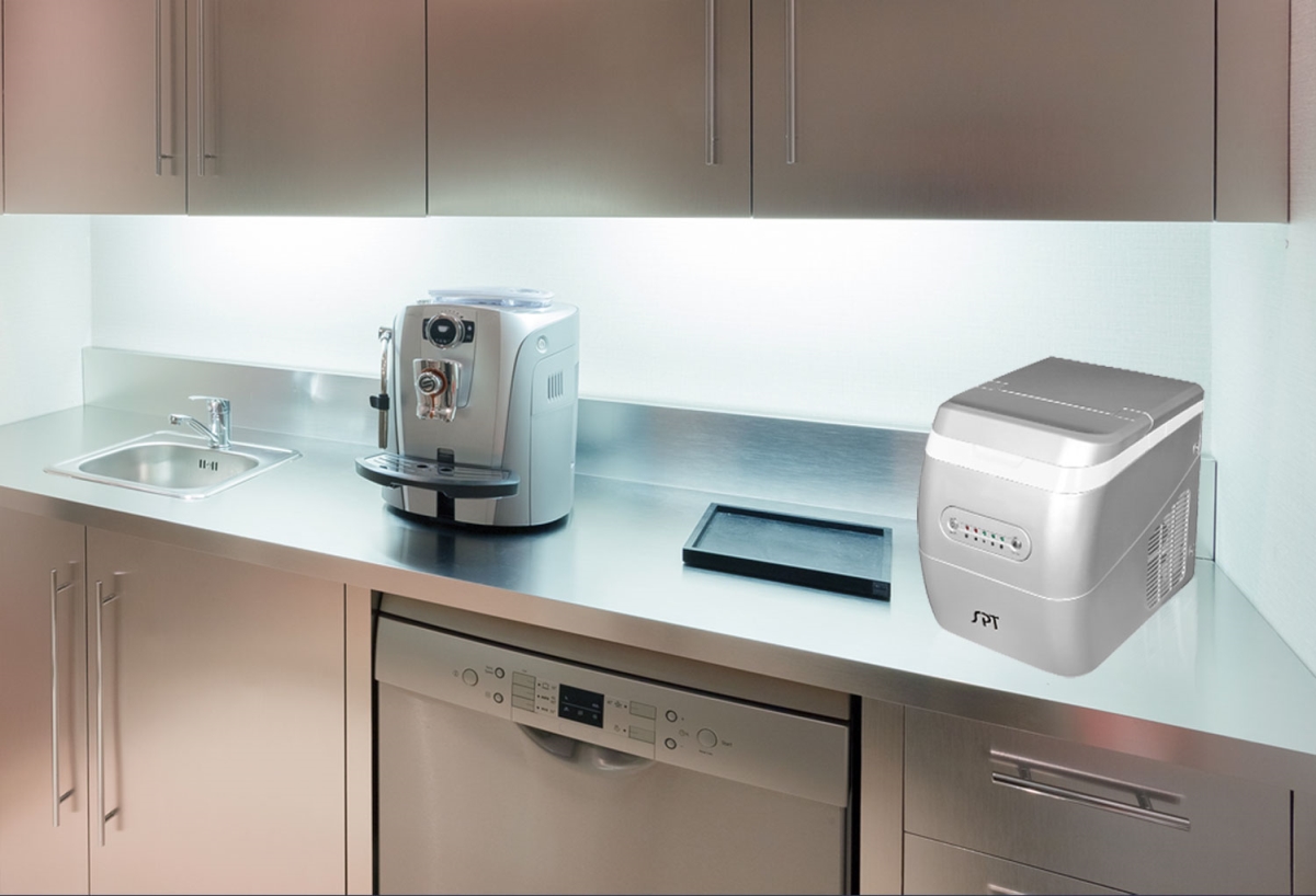 Picture of Sunpentown IM-123SA Portable Ice Maker, Silver