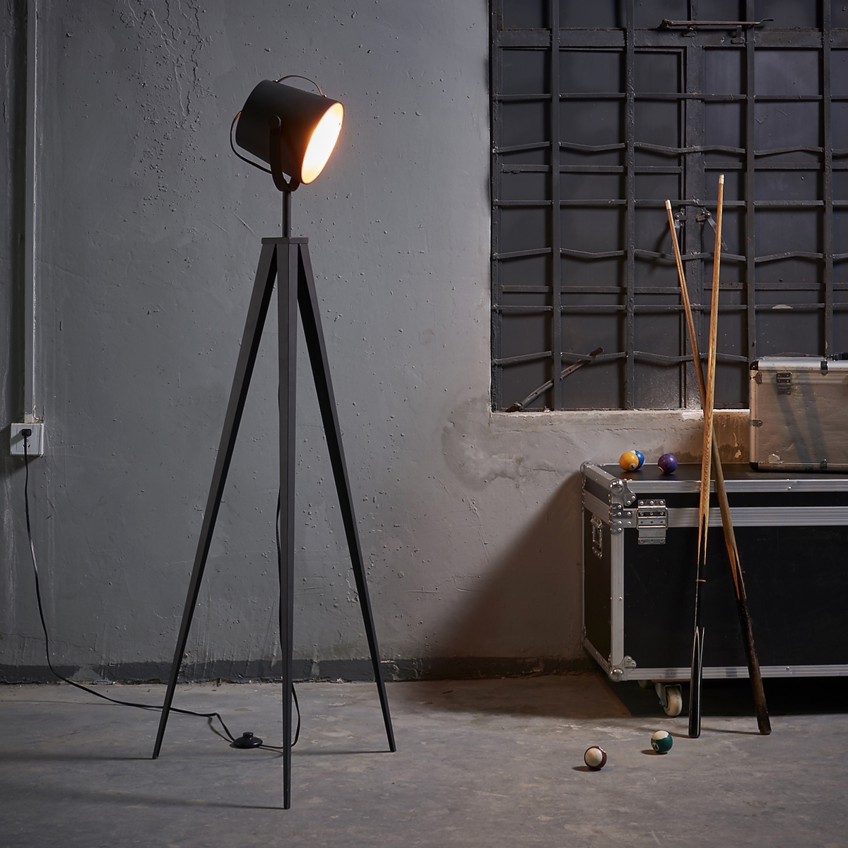 Vn-l00021 Artiste Tripod Floor Lamp With Shade, Black & Rose Gold