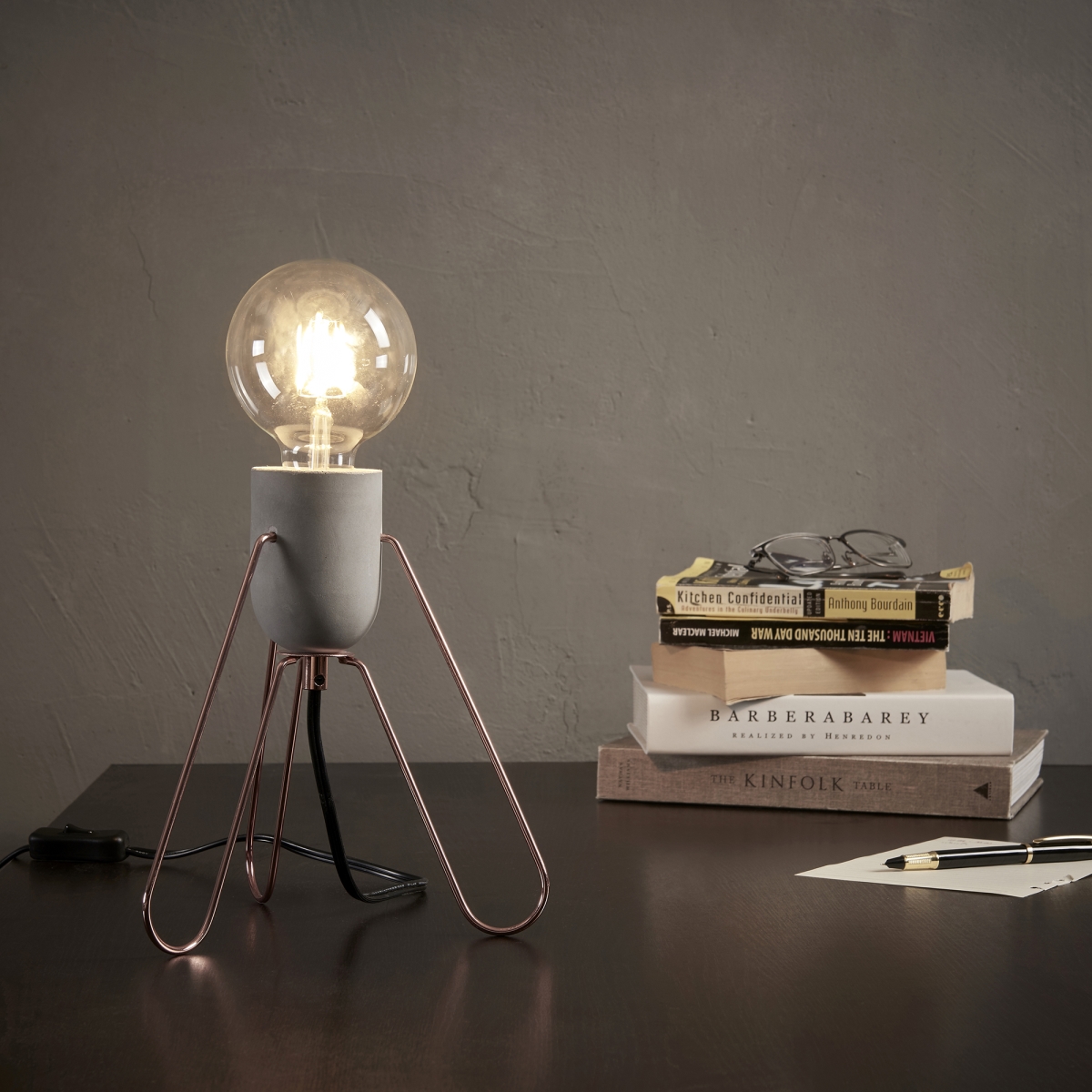Vn-l00022 Piccola Desk Lamp, Concrete & Rose Gold