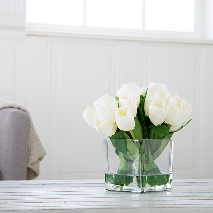 50-137 Tulip Floral Arrangement With Glass Vase - Cream