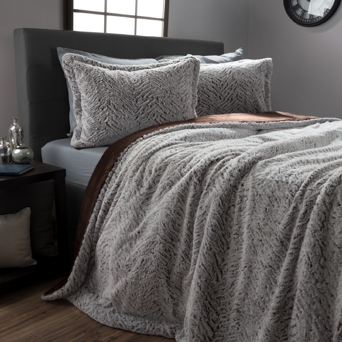 UPC 191344324263 product image for Lavish Home 66-5500-Q Mink Faux Fur Comforter & Sham Set, Grey, Chocolat | upcitemdb.com