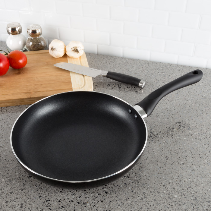 82-kit1054 10 In. Non Stick Frying Pan With Heat Safe Handle, Black