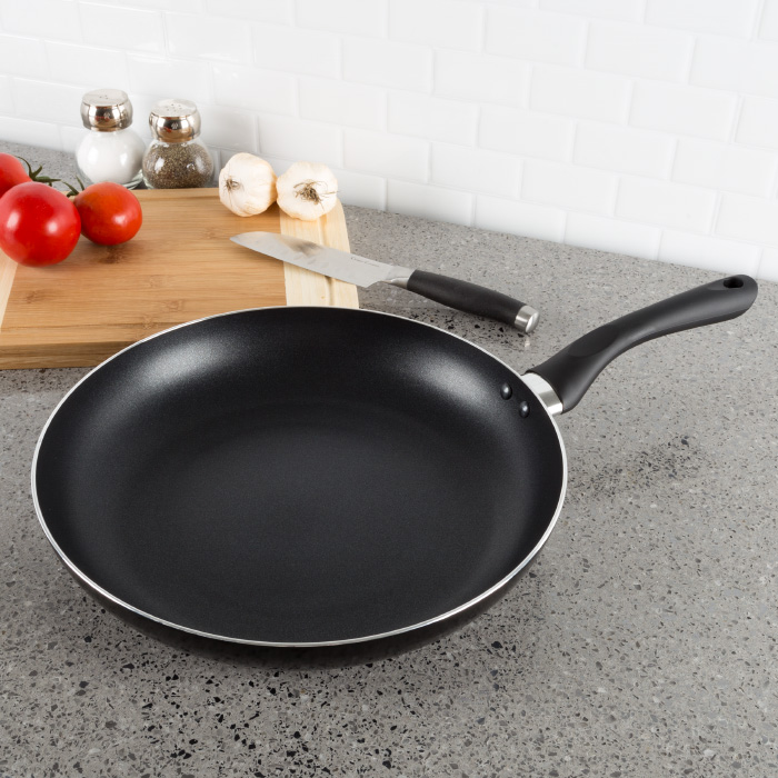 82-kit1055 12 In. Non Stick Frying Pan With Heat Safe Handle, Black