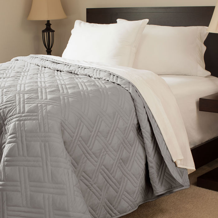66a-25849 Solid Color Bed Quilt - Twin Size - Silver