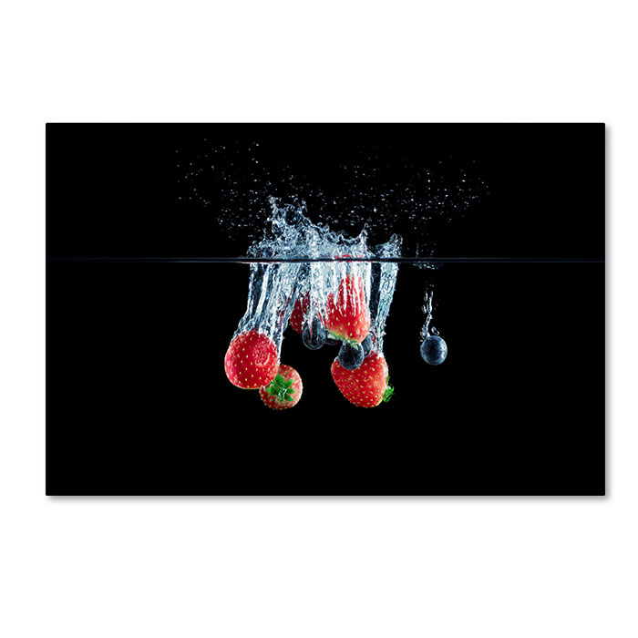 Trademark 1x00939-c1624gg 16 X 24 In. Strawberries & Blueberries Splash Canvas Art - Johanna