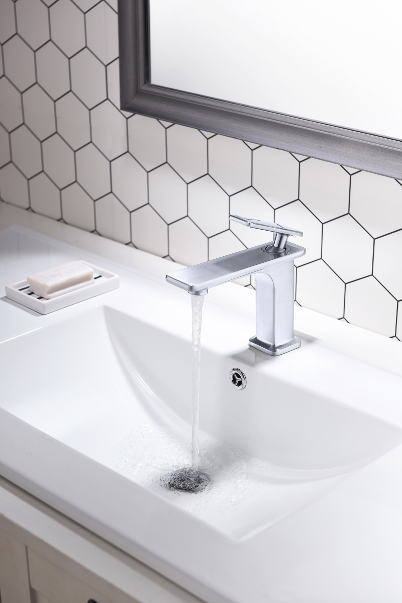 F40043 Bathroom Vessel Faucet, Chrome - 6.3 X 7.4 X 2.1 In.