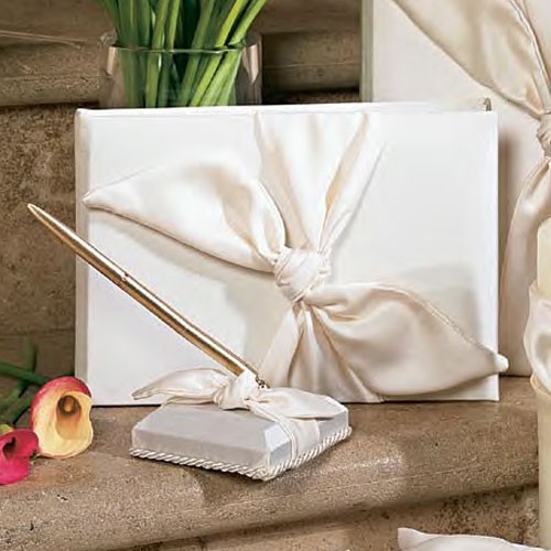 Beverly Clark 92AI Love Knot Guest Book - Ivory