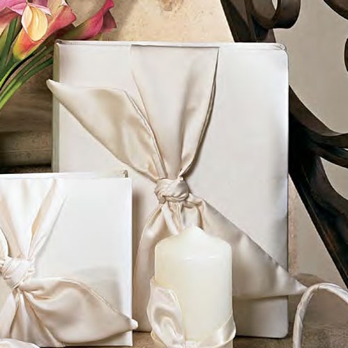 Beverly Clark 92DI Love Knot Memory Book Ivory
