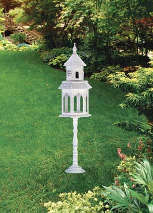 VICTORIAN-STYLE BIRDHOUSE