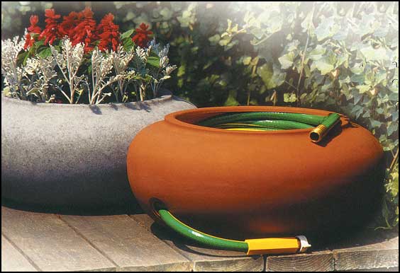 Akro 21 Inch Garden Hose Pot Sandstone