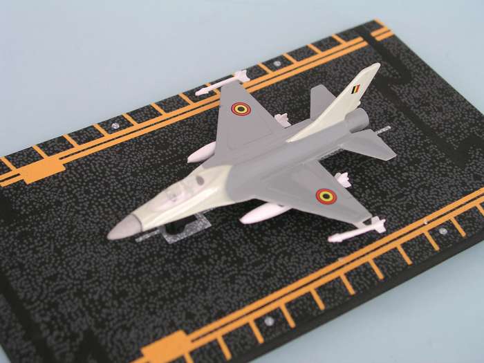 Daron Worldwide Trading HW14137 Hot Wings F16 Belgian Air Force