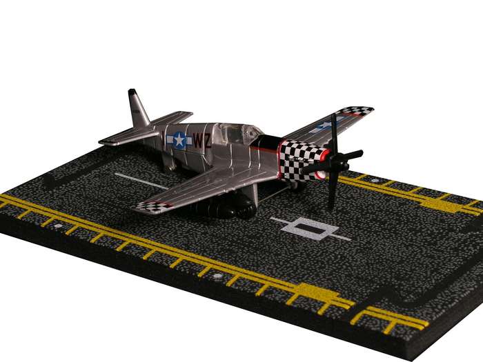 Daron Worldwide Trading HW17101 Hot Wings P-51D Silver
