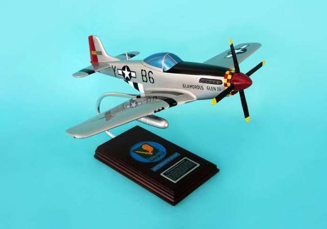 Daron Worldwide Trading ESAF005 P-51D Mustang GLAMOROUS GLENNIS 1/24 AIRCRAFT