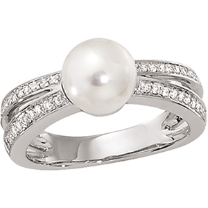 14K White Gold Freshwater Cultured Pearl and Diamond Ring Ring Size: 6