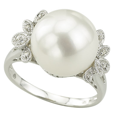 14K White Gold Fresh Water Pearl and Diamond Ring Ring Size: 6.5